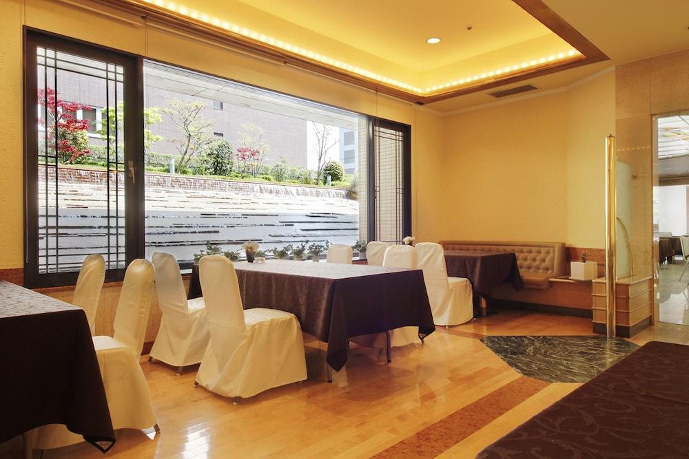 Hotel Hiroshima Garden Palace Екстериор снимка