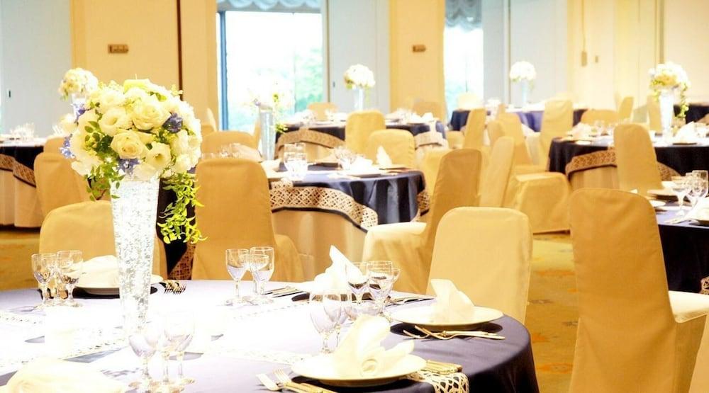Hotel Hiroshima Garden Palace Екстериор снимка