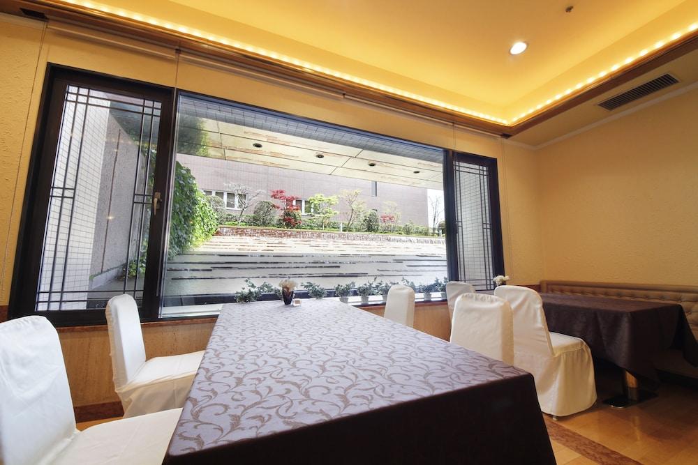 Hotel Hiroshima Garden Palace Екстериор снимка