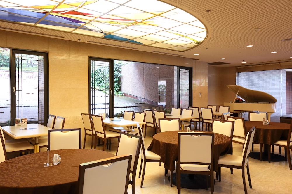 Hotel Hiroshima Garden Palace Екстериор снимка