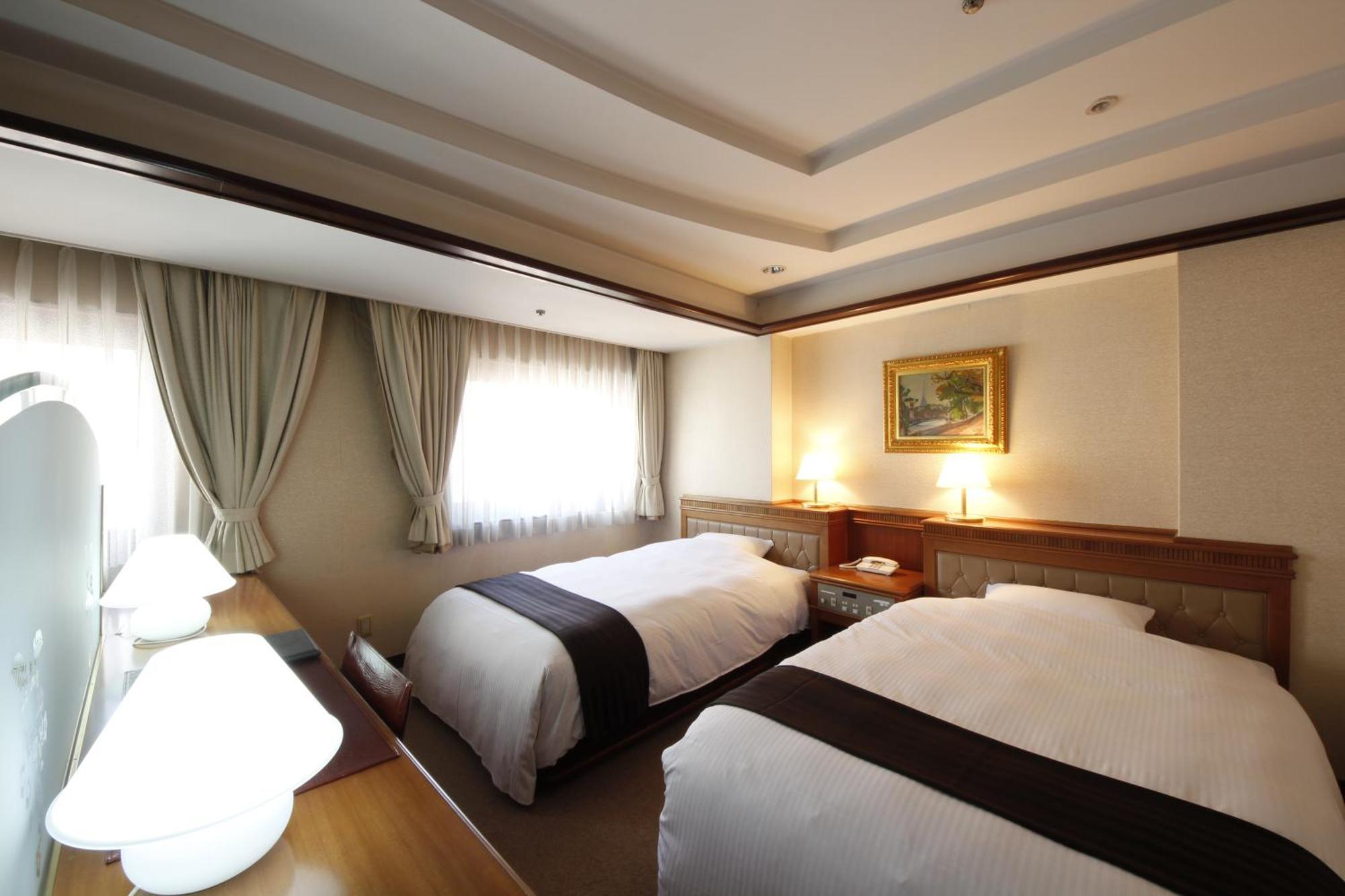 Hotel Hiroshima Garden Palace Екстериор снимка