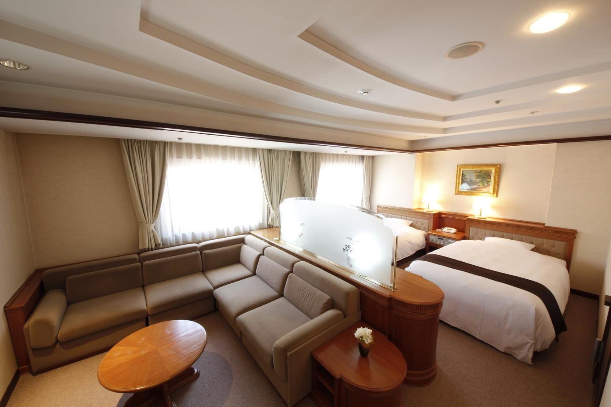 Hotel Hiroshima Garden Palace Екстериор снимка