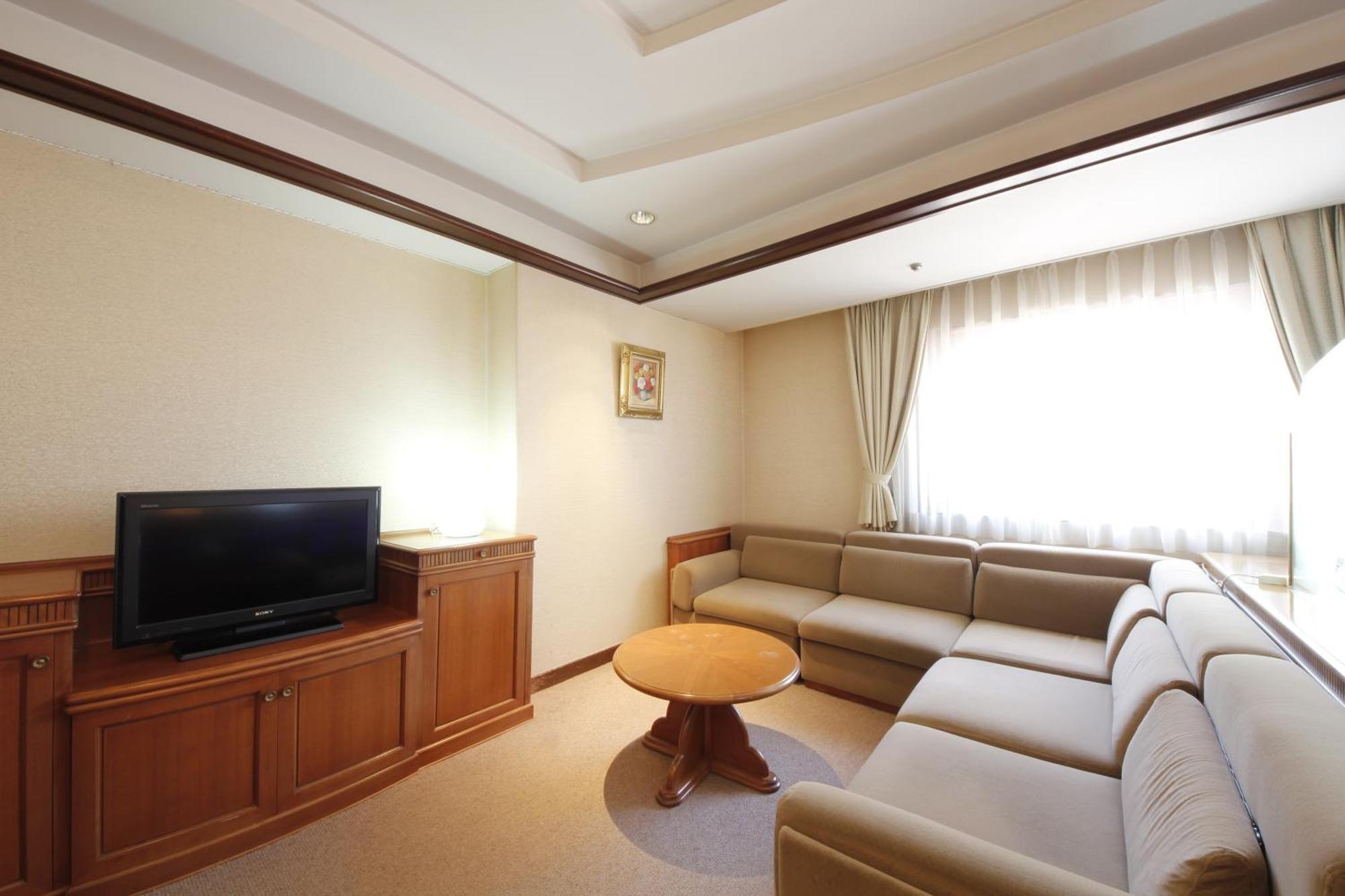 Hotel Hiroshima Garden Palace Екстериор снимка